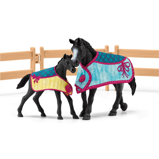 Schleich 42611 Paardenbox met merrie en veulen