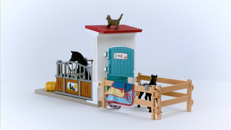 Schleich 42611 Paardenbox met merrie en veulen