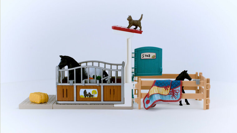 Schleich 42611 Paardenbox met merrie en veulen