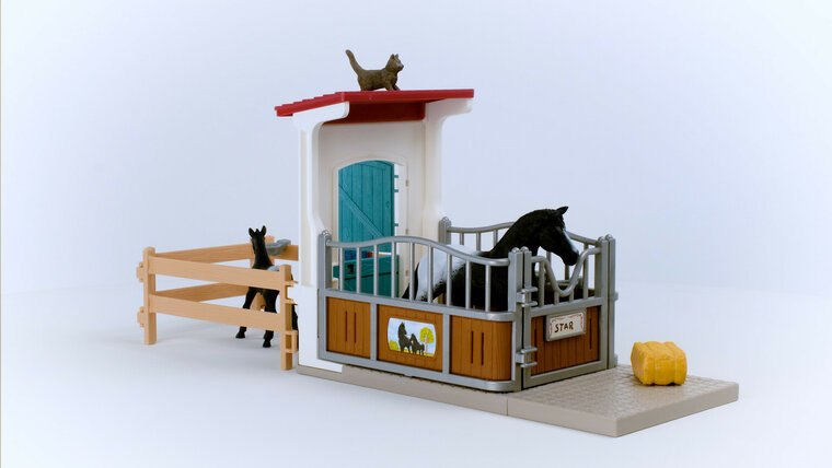 Schleich 42611 Paardenbox met merrie en veulen